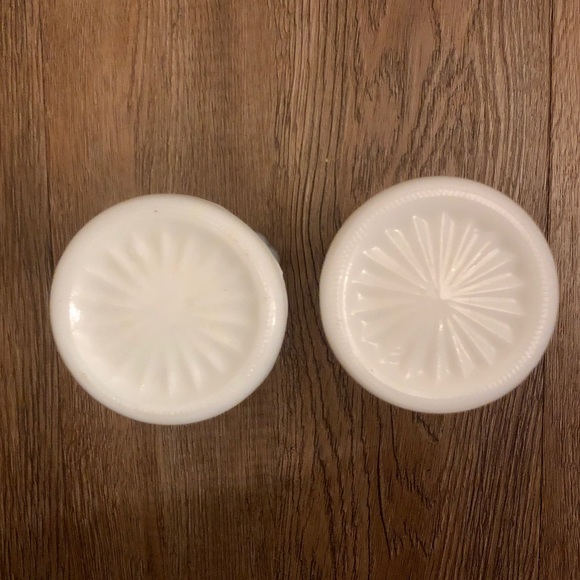 MILK GLASS 2 Vases - Picture 3 of 4